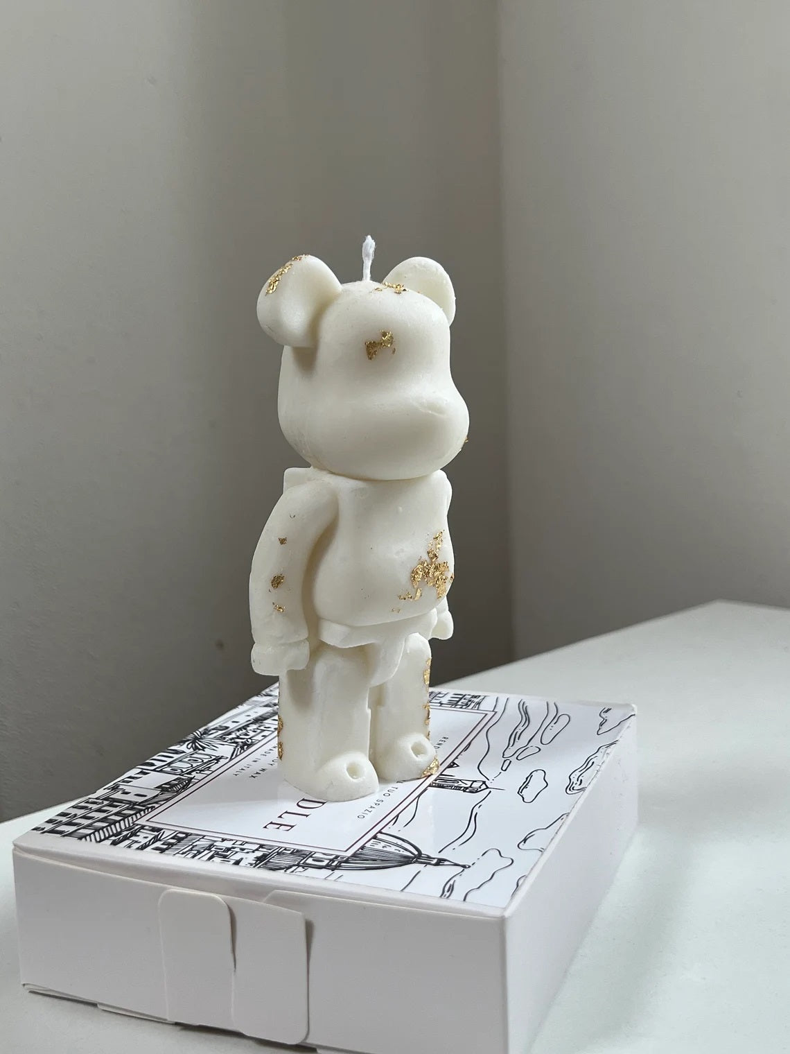 Pop Art Kawz Candle in Ivory & Gold