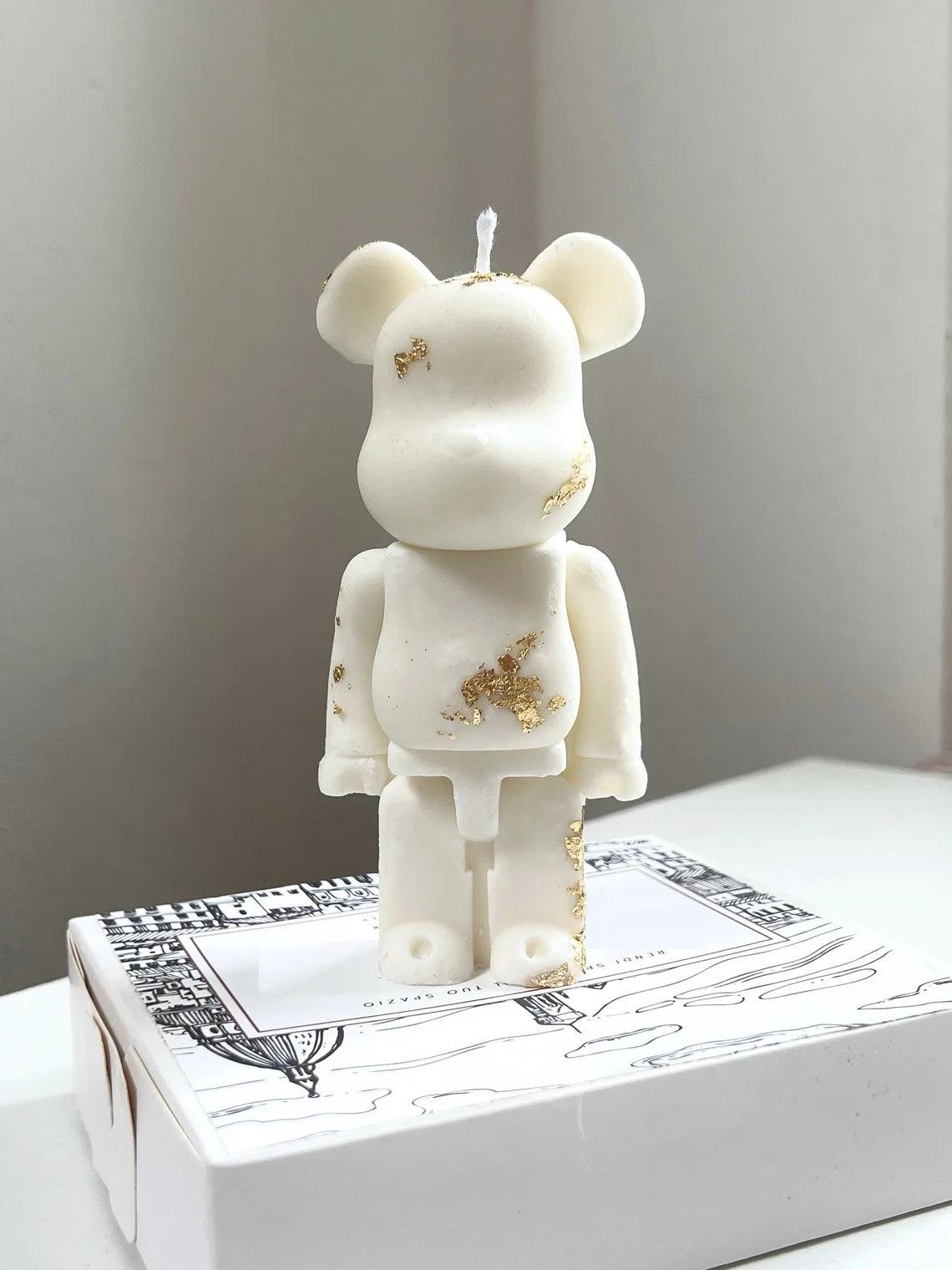 Pop Art Kawz Candle in Ivory & Gold