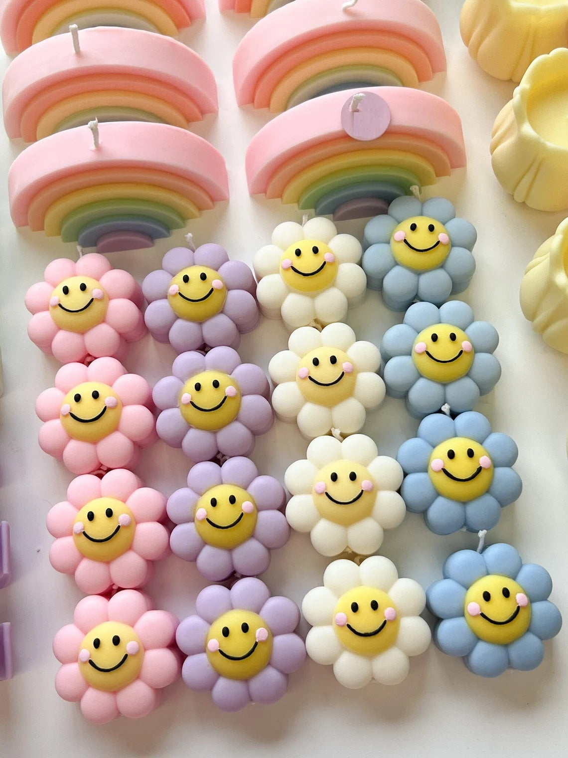 Set of 4 Smiling Daisy Candles