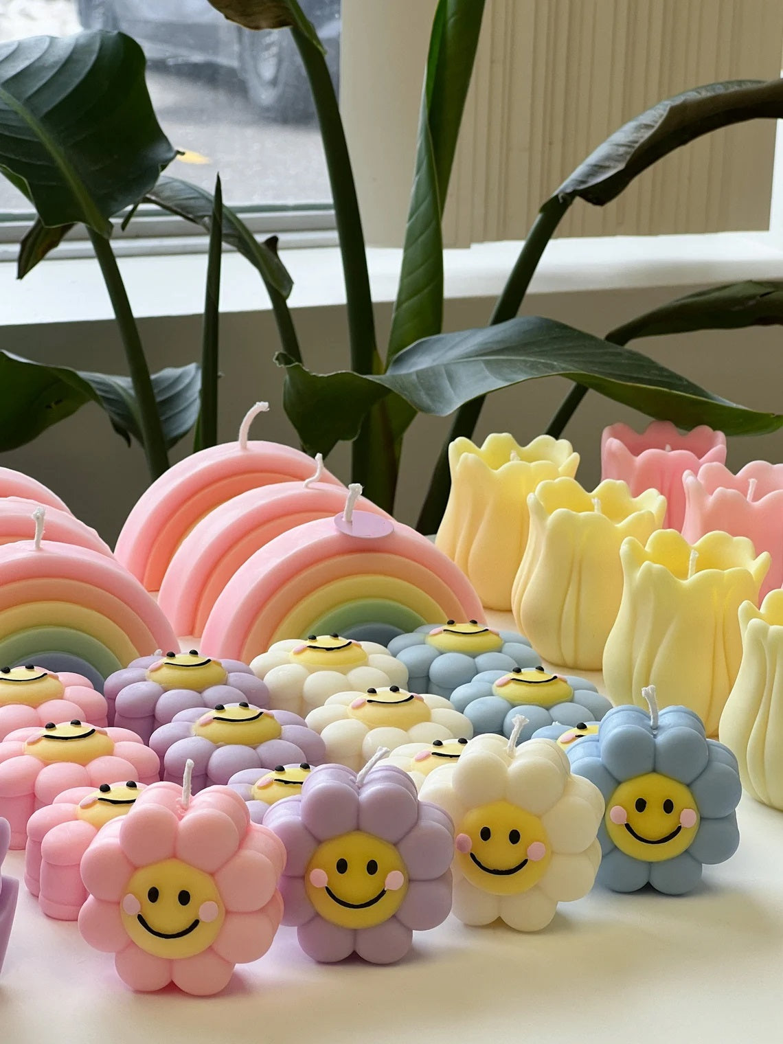 Set of 4 Smiling Daisy Candles