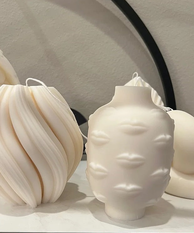 Luxe Kisses Vase Candle