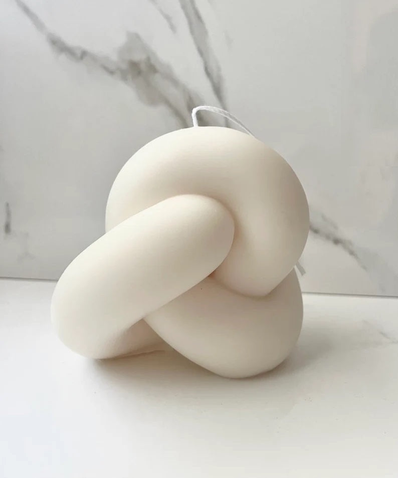 Infinity Knot Candle in Ivory