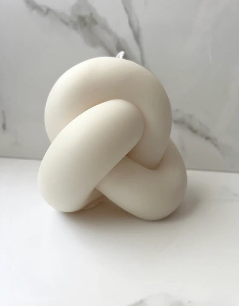 Infinity Knot Candle in Ivory
