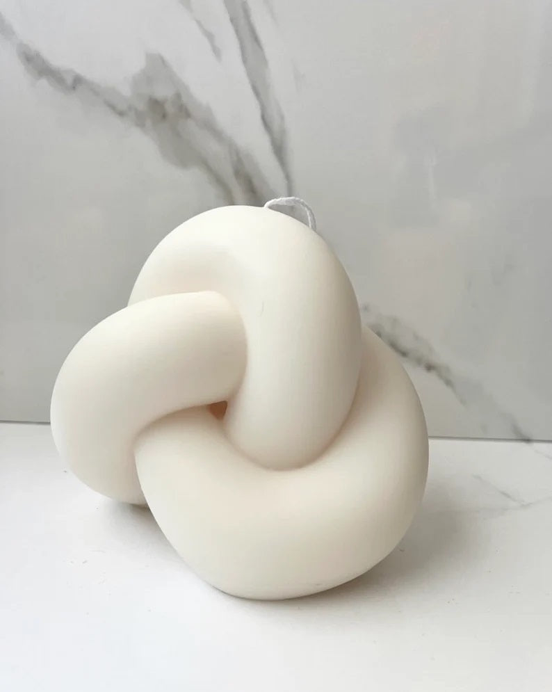 Infinity Knot Candle in Ivory