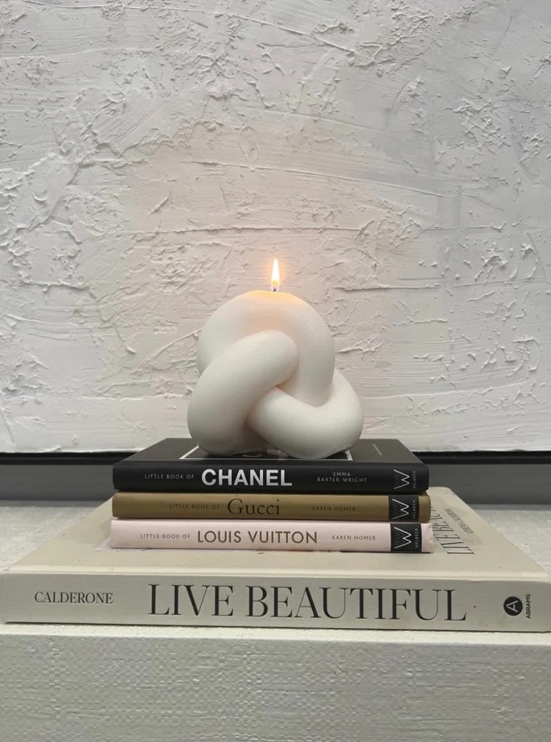 Infinity Knot Candle in Ivory